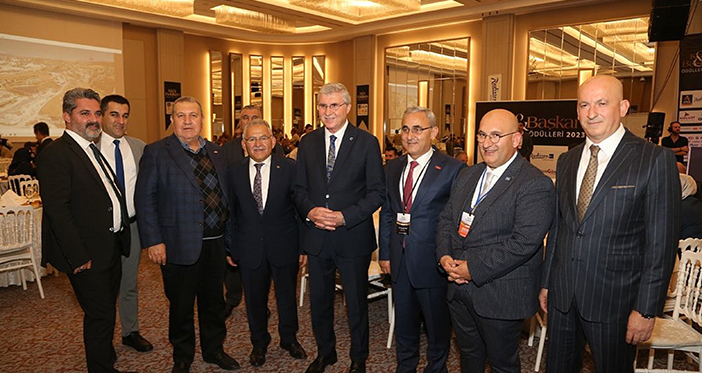 Büyükkılıç'a, İç Anadolu Bölgesi'nin En Başarılı Belediye Başkanı Ödülü