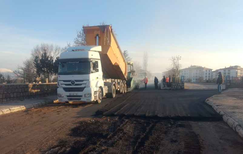 Tomarza'da 15 Milyon TL'lik sıcak asfalt 