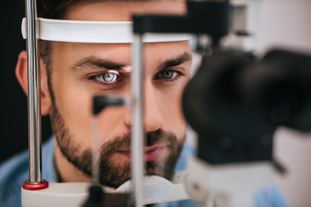 Katarakt cerrahisinde akıllı lensler gözlükten kurtarıyor