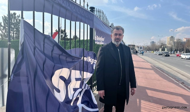 Sedat Kılınç'ın afişlerine çirkin saldırı